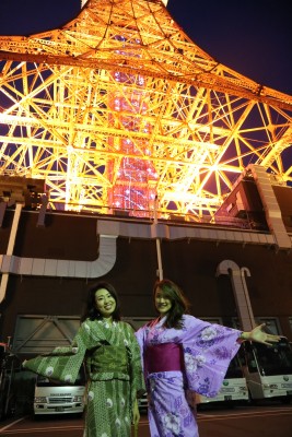 東京タワー前(２人）