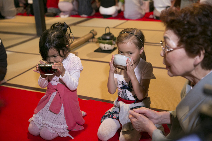 2017年東京大茶会_たてもの園_茶道はじめて体験４_597KB